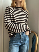 Load image into Gallery viewer, Sweater No. 32 - FRANÇAIS