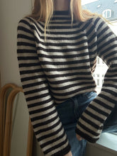 Load image into Gallery viewer, Sweater No. 32 - FRANÇAIS