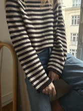 Load image into Gallery viewer, Sweater No. 32 - FRANÇAIS