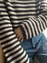 Load image into Gallery viewer, Sweater No. 32 - FRANÇAIS