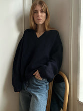 Load image into Gallery viewer, Sweater No. 30 V-neck - ENGLISH