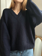 Load image into Gallery viewer, Sweater No. 30 V-neck - ENGLISH