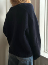 Load image into Gallery viewer, Sweater No. 30 V-neck - ENGLISH