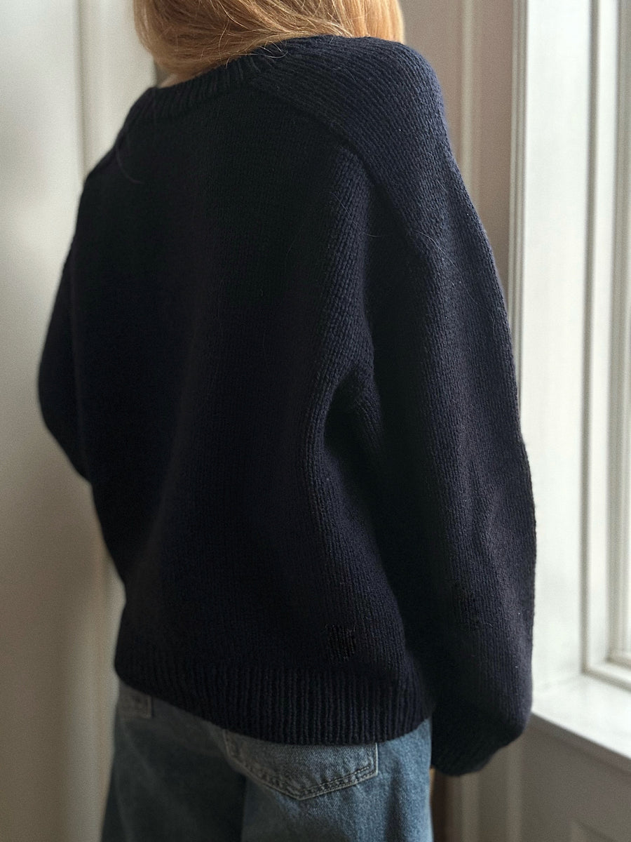 Sweater No. 30 V-neck - Knitting pattern in English – MY FAVOURITE