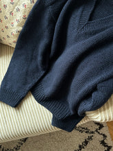 Load image into Gallery viewer, Sweater No. 30 V-neck - ENGLISH