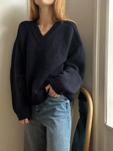 Load image into Gallery viewer, Sweater No. 30 V-neck - ENGLISH