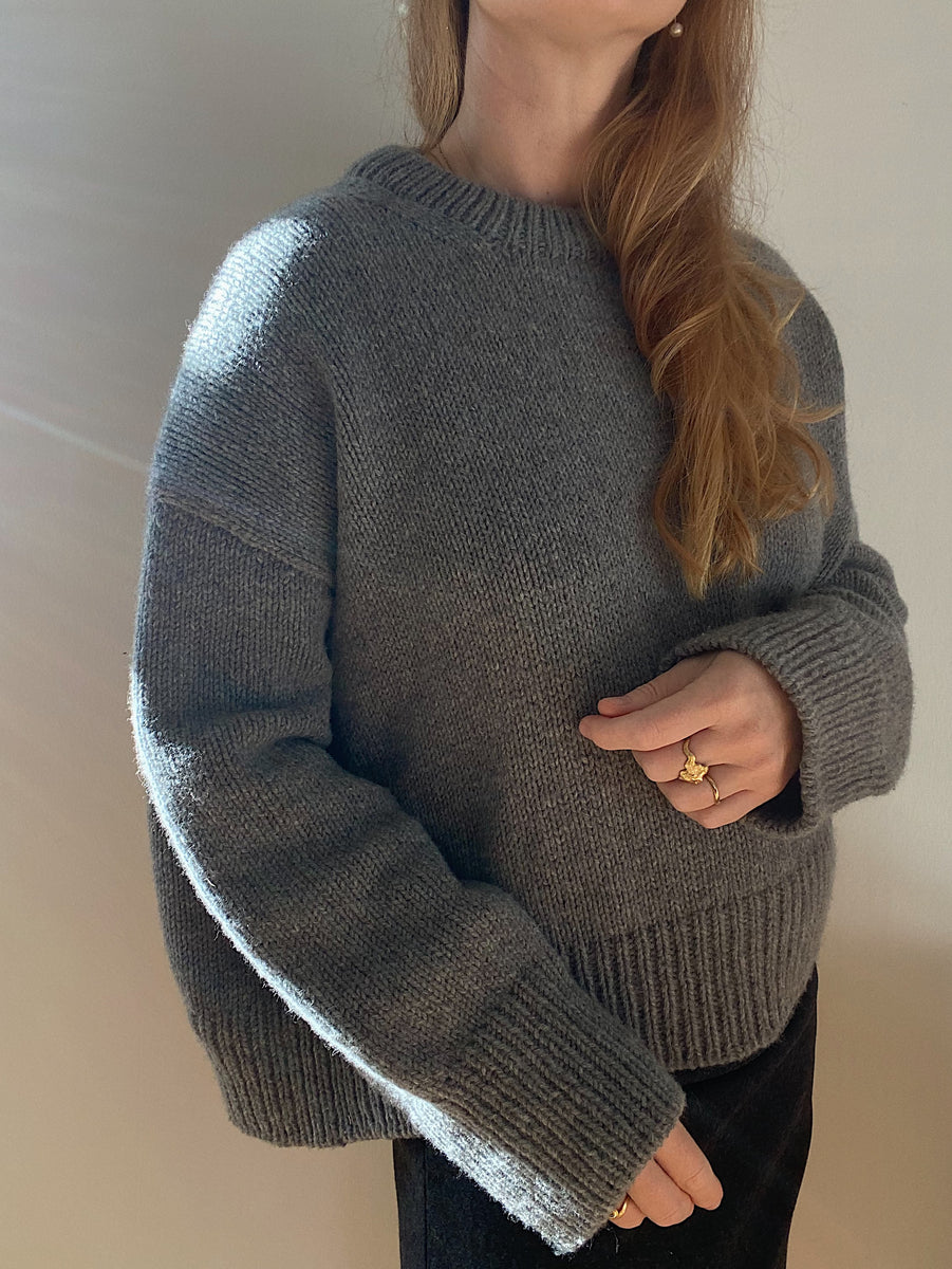 Sweater No. 14 V-neck - ENGLISH – • MY FAVOURITE THINGS • KNITWEAR