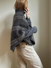 Load image into Gallery viewer, Norma Poncho - DEUTSCH
