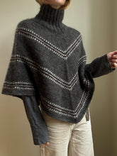 Load image into Gallery viewer, Norma Poncho - DEUTSCH