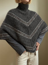 Load image into Gallery viewer, Norma Poncho - DEUTSCH