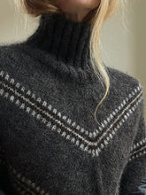 Load image into Gallery viewer, Norma Poncho - DEUTSCH