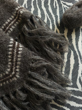 Load image into Gallery viewer, Norma Poncho - DEUTSCH