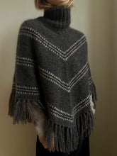 Load image into Gallery viewer, Norma Poncho - DEUTSCH