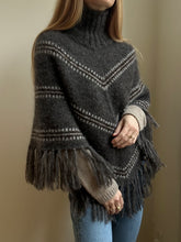 Load image into Gallery viewer, Norma Poncho - DEUTSCH