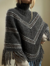Load image into Gallery viewer, Norma Poncho - DEUTSCH