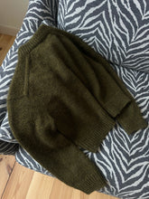 Load image into Gallery viewer, Cardigan No. 11 - NORSK