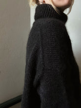 Load image into Gallery viewer, Sweater No. 11 light - DEUTSCH
