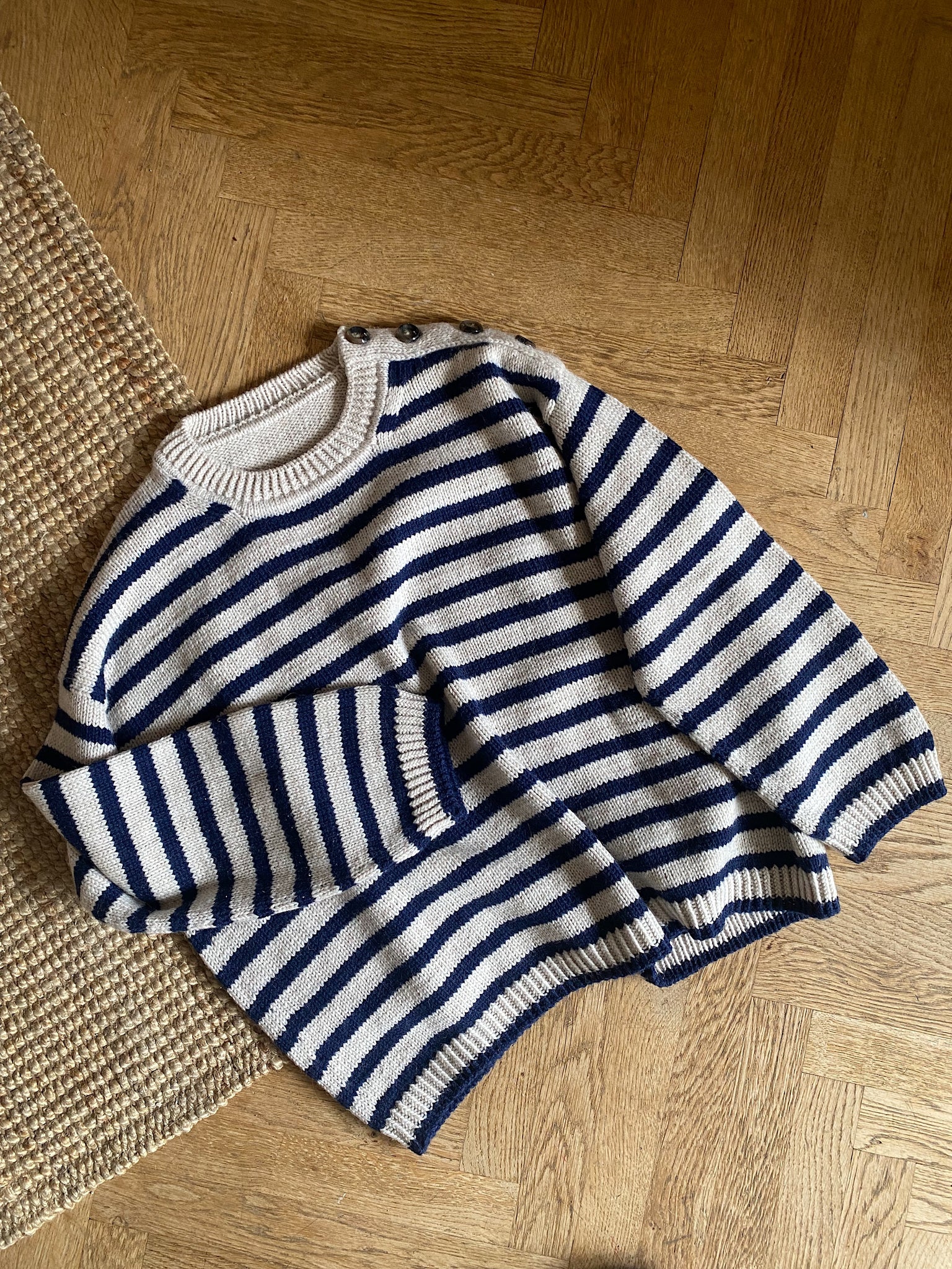 Sweater No. 22 - Knitting Pattern in English – • MY FAVOURITE 